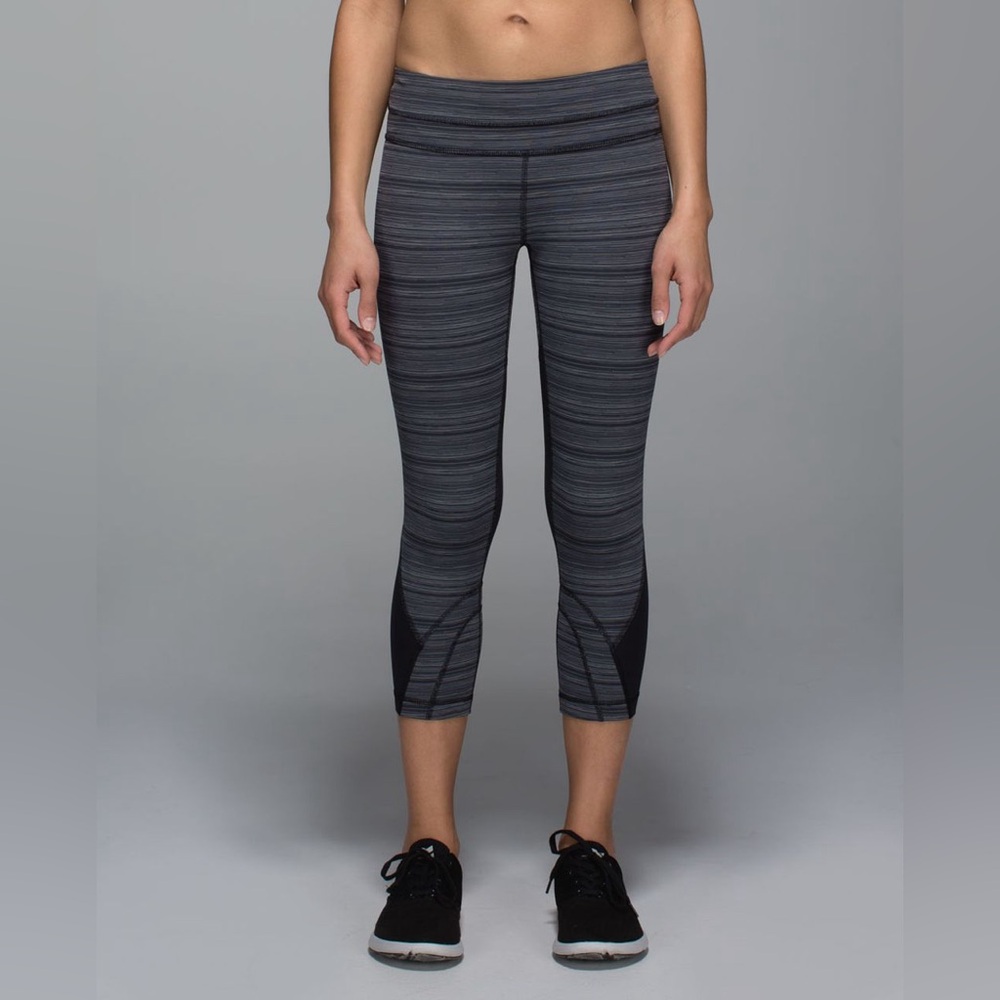Lululemon Athletica Gray/Black Run: Inspire Crop II (Mesh) Leggings size 4 - Picture 3 of 13